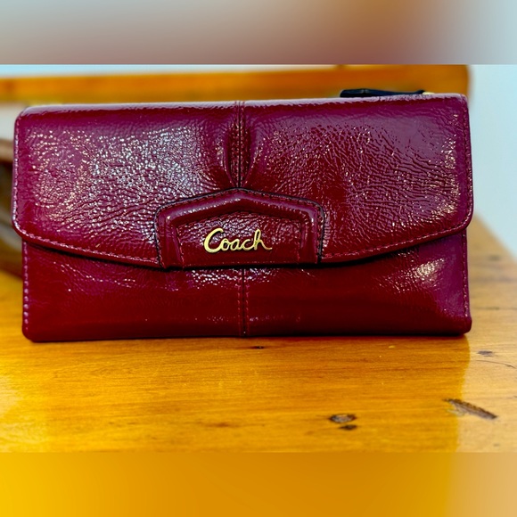 Authentic Coach  Ashley Checkbook Wallet Red - Picture 1 of 4